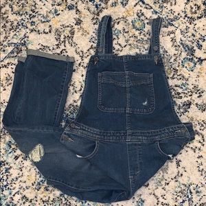 Levi’s denim distressed overalls size 11